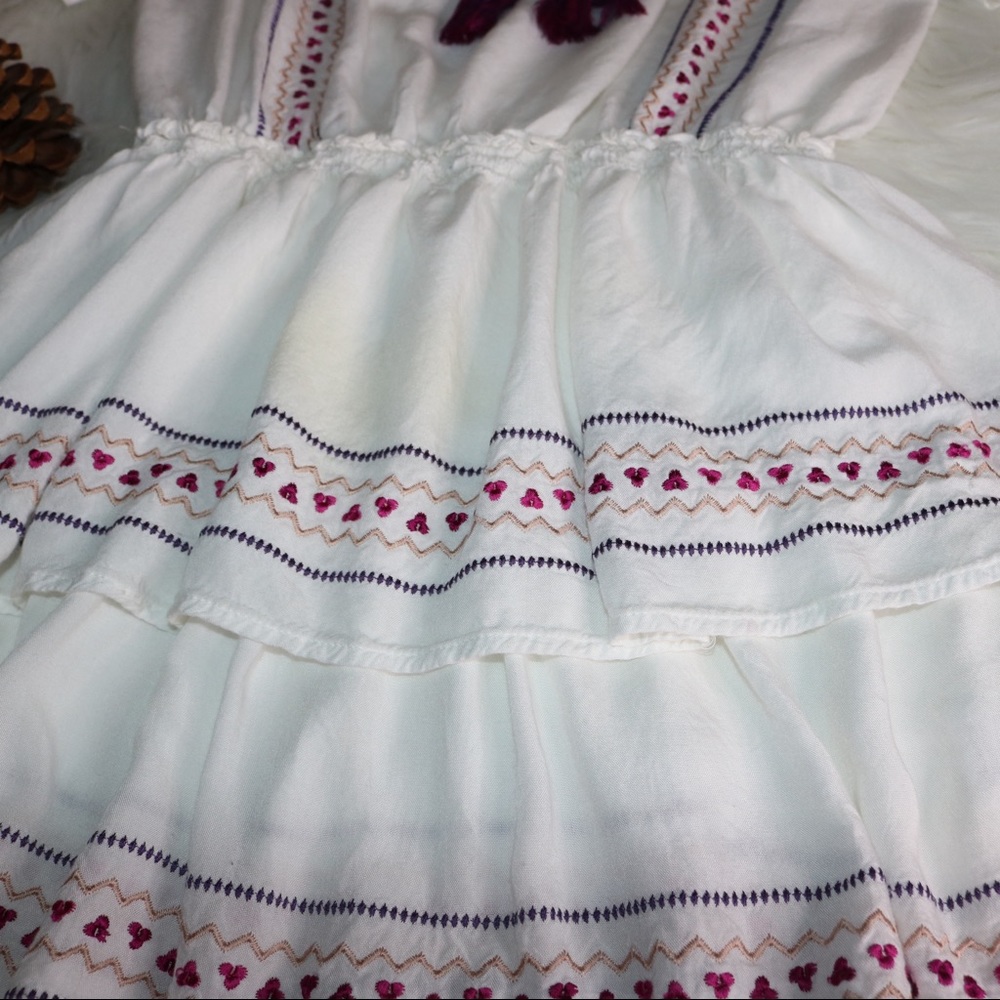Romeo + Juliet Couture White Ethnic Dress - Picture 5 of 7